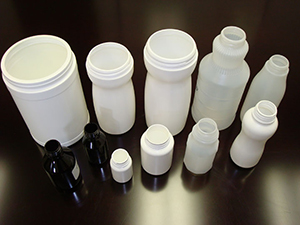 Leak tester for plastic bottles